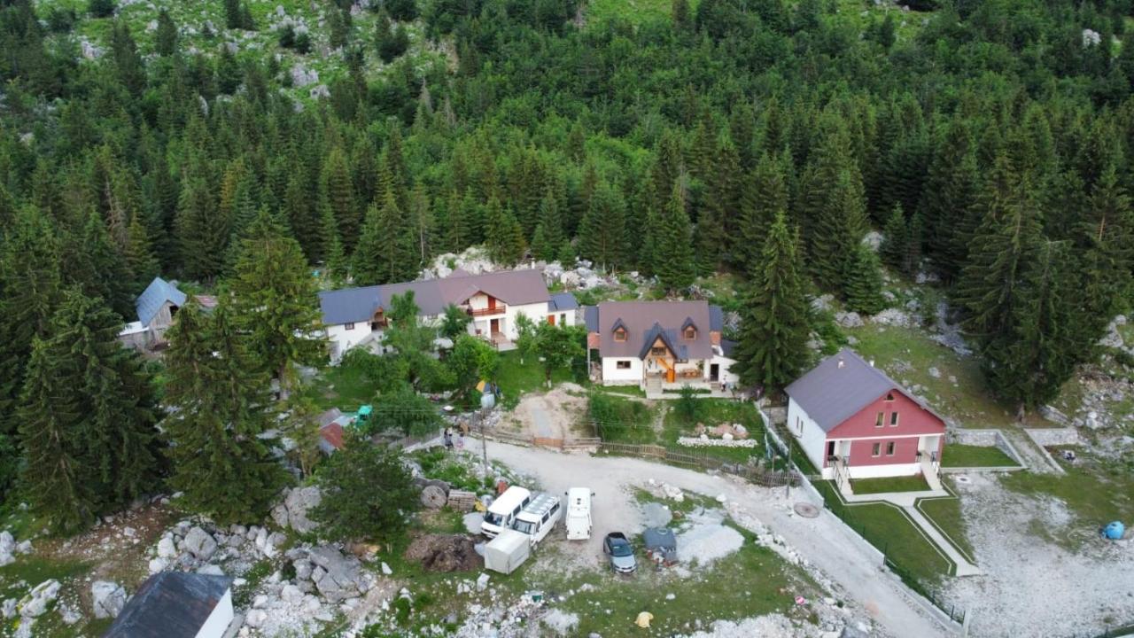 Bed and Breakfast Bujtina Arlindi Валбона Экстерьер фото