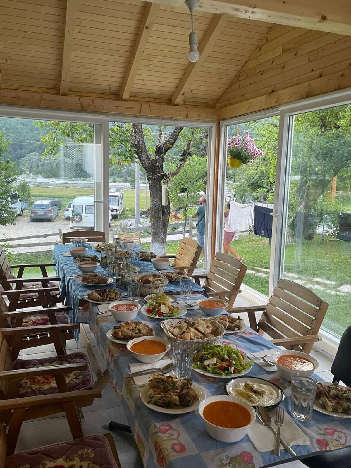 Bed and Breakfast Bujtina Arlindi Валбона Экстерьер фото